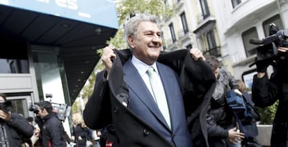 Jes&uacute;s Posada, ayer a la salida de la sede nacional del PP, en la calle de G&eacute;nova de Madrid.