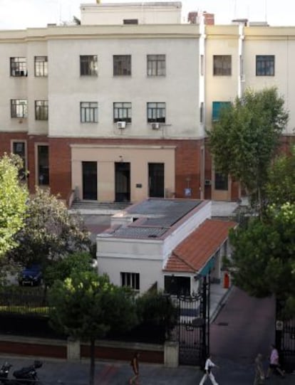 Palacete con instalaciones del Ministerio de Defensa en la calle Raimundo Fernández Villaverde.