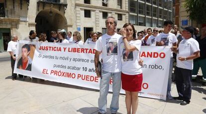 Los padres de Fernando ante la Audiencia de Alicante.