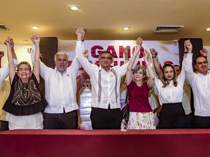 El candidato morenista a la gubernatura por Tamaulipas, Américo Villarreal, celebra luego de su victoria electoral del 5 de junio, en Ciudad Victoria.