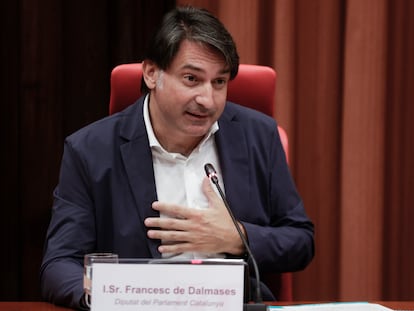 El diputado de Junts Francesc de Dalmases comparece en comisión para dar explicaciones por abroncar a una periodista, en 2022.