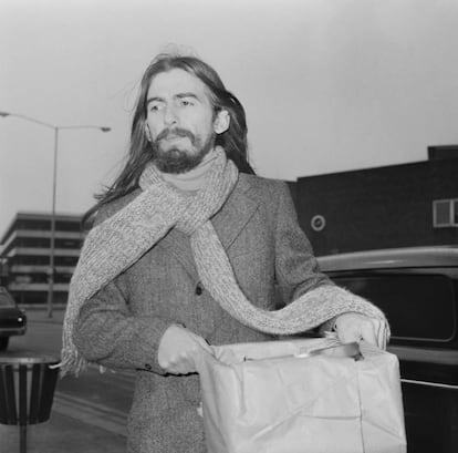 George Harrison fotografiado en el aeropuerto de Londres en 1970. Ese mismo año se publicó ‘My sweet Lord’.