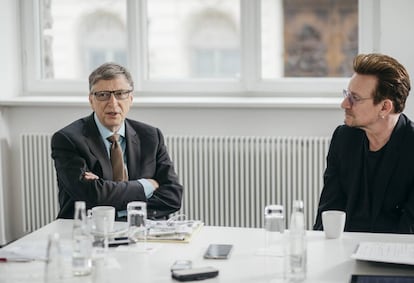 Bill Gates y Bono, en una sala del centro de prensa habilitado para la Munich Security Conference, celebrada el pasado fin de semana en el centro monumental de la ciudad alemana.