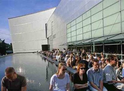 Museo de arte contemporéneo de Helsinki, Kiasma, de 1998, obra del arquitecto estadounidense Steven Holl.