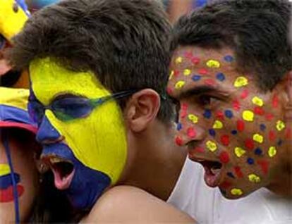 <font size="2"><b>Arranca la Copa de la Paz</b></font><br>
<br>Aficionados colombianos en la ceremonia de apertura.