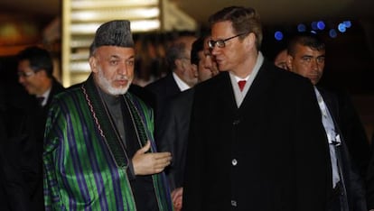 Karzai, a su llegada a Alemania, recibido por Westerwelle.