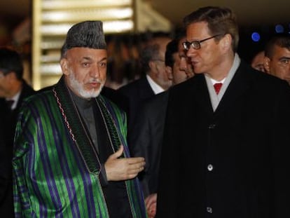 Karzai, a su llegada a Alemania, recibido por Westerwelle.