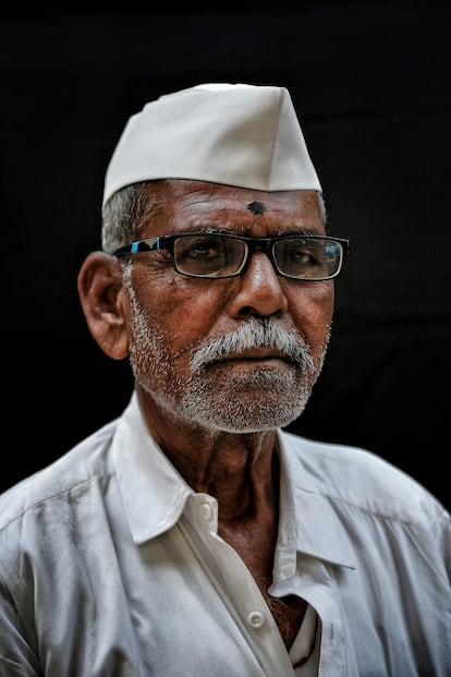 Natau Gule, 75, is from Rachguru Nagar (Pune) and has been working as a 'dabbawala' for 50 years.