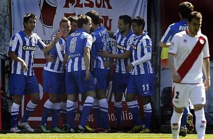 Los jugadores de la Real celebran uno de sus goles al Rayo el pasado domingo en Vallecas.