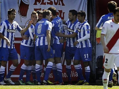 Los jugadores de la Real celebran uno de sus goles al Rayo el pasado domingo en Vallecas.