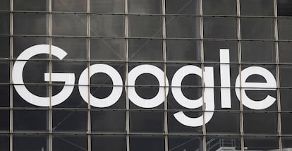 Logo de Google en un edificio.