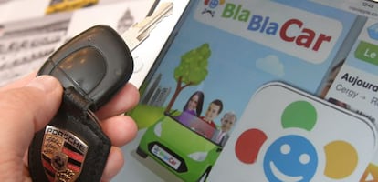 Un usuario consulta la web de BlablaCar