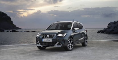 El Seat Arona, el único modelo de Seat que aparece entre los más vendidos (la marca viene de ser la más comercializada de forma consecutiva en los últimos cuatro ejercicios), fue el segundo modelo con más entregas hasta agosto, con más de 13.300 unidades. Su plazo de entrega es de aproximadamente dos meses y medio, aunque cuenta con un servicio de entrega inmediata para los clientes a los que les de igual si el coche tiene o no determinadas prestaciones.