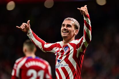 El atlético Antoine Griezmann celebra un tanto en el Cívitas Metropolitano.