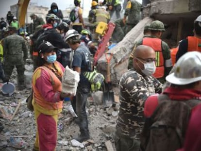 La solidaridad de los mexicanos emerge con fuerza tras el terremoto de magnitud 7,1, que ha dejado más de 230 muertos