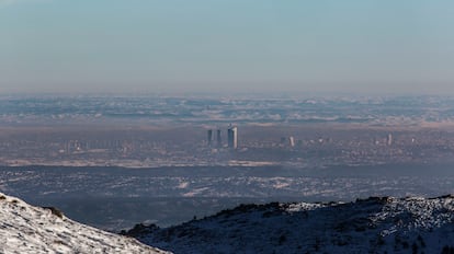 Boina de contaminación de Madrid desde La Bola del Mundo, Navacerrada, este año. 