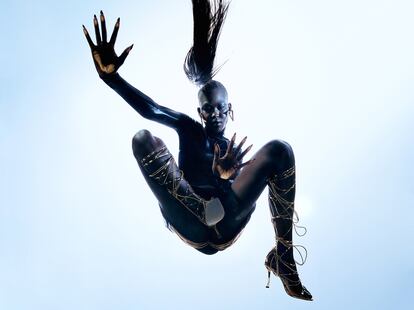 Imagen de la colaboración entre Jimmy Choo y Mugler.
