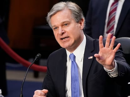 O diretor do FBI, Christopher Wray, depõe no Senado, em Washington, nesta terça-feira.