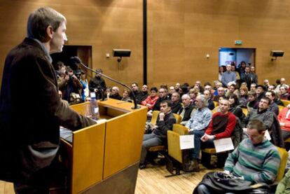 Rufi Etxebarria y otros líderes de la izquierda <i>abertzale,</i> durante la presentación de Sortu el pasado día 7.