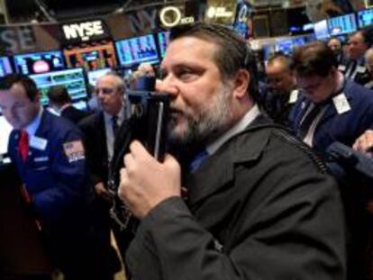 El Dow Jones de Industriales subía 31,34 puntos para colocarse en 16.511,22, mientras que el selectivo S&P 500 progresaba un 0,12 % (2,27 unidades) hasta las 1.844,29. EFE/Archivo