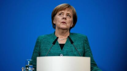 La canciller alemana, Angela Merkel, durante una rueda de prensa tras la ronda de negociaciones celebrada en la sede de la CDU, en Berlín, Alemania, el 7 de febrero de 2018.