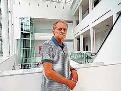 Rodolfo Fogwill (1941), en el Museo de Arte Contemporáneo de Buenos Aires.