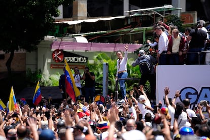 Durante la concentración, María Corina Machado, líder de la oposición, ha dirigido un mensaje a la ciudadanía: “Hoy el miedo está en otra parte". 