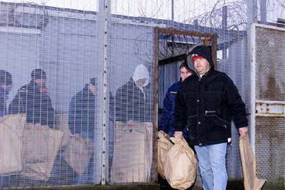 Salida de presos de la prisión de máxima seguridad de Maze (Irlanda del Norte) en la Navidad de 1999.