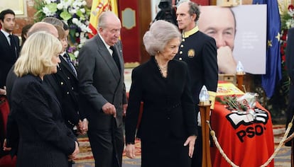 Los reyes eméritos este sábado en la capilla ardiente de Alfredo Pérez Rubalcaba.