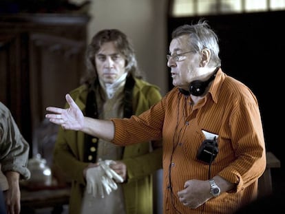Javier Bardem y Milos Forman, en el rodaje de 'Los fantasmas de Goya'.