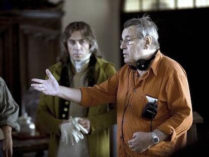 Javier Bardem y Milos Forman, en el rodaje de 'Los fantasmas de Goya'.