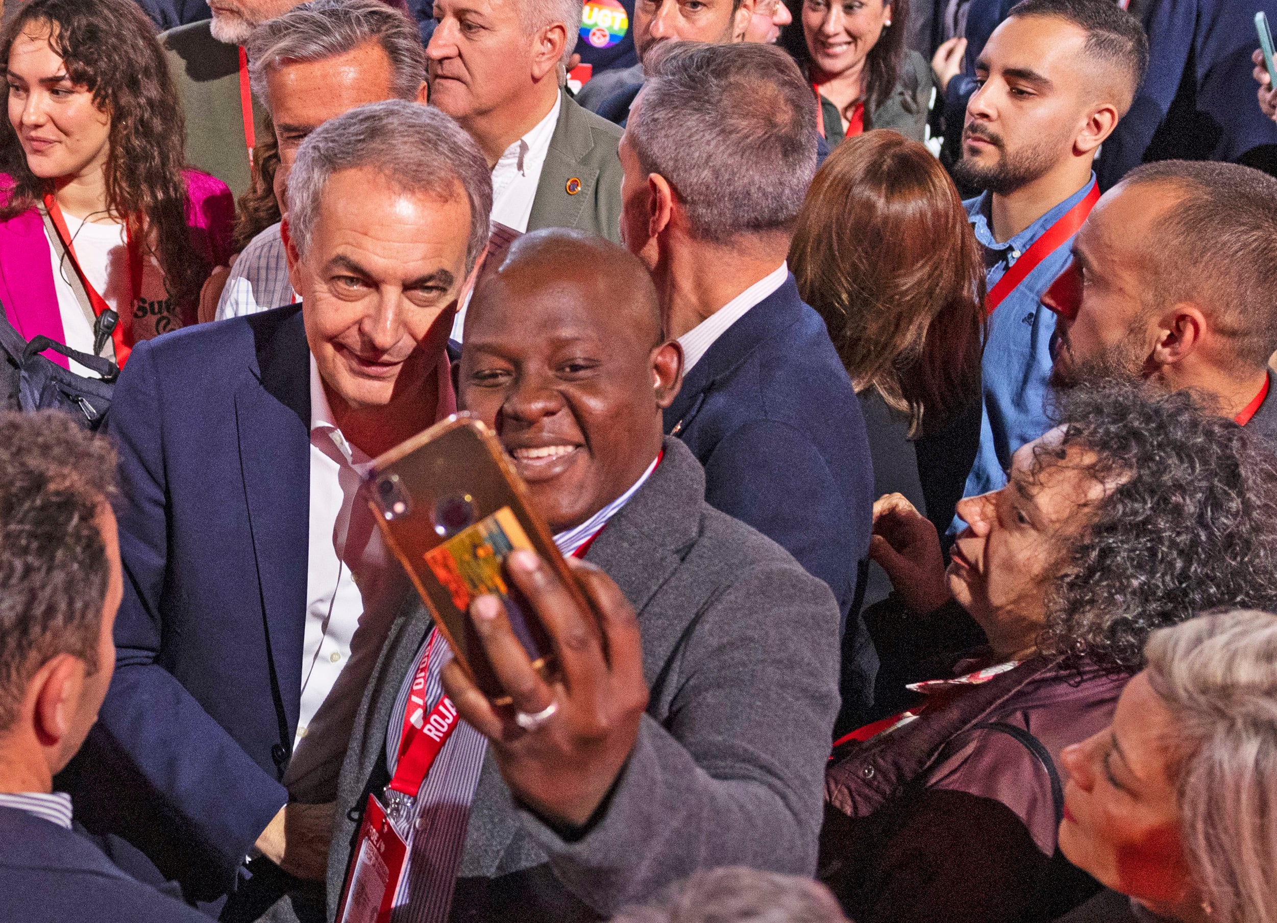 José Luis Rodríguez Zapatero en acto del PSOE en Sevilla junto a Gertrudis Alcázar (a la derecha), en 2024. 