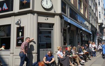 Terraza del café Granola en Værnedamsvej, la 'calle francesa' de Copenhague.