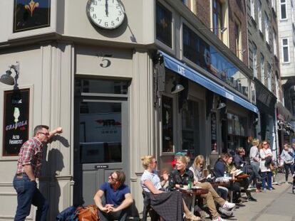 Terraza del café Granola en Værnedamsvej, la 'calle francesa' de Copenhague.