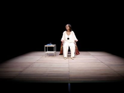 La actriz Jeaninne Mestre, en un ensayo de la obra teatral &quot;El a&ntilde;o del pensamiento m&aacute;gico&quot; , con texto de Joan Didion, en el Teatro Espa&ntilde;ol de Madrid. 