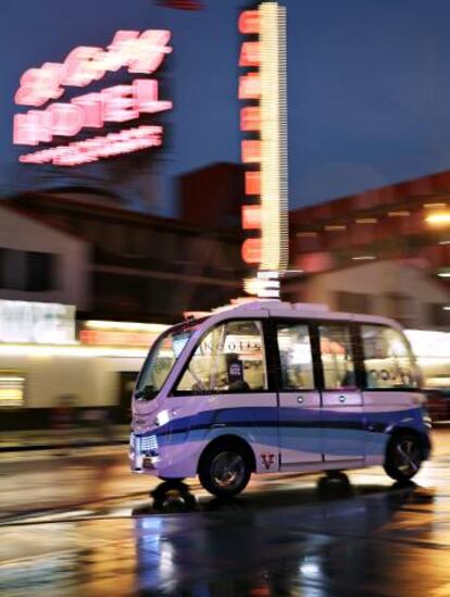 El Navya Arma, vehículo autónomo, por las calles de Las Vegas.