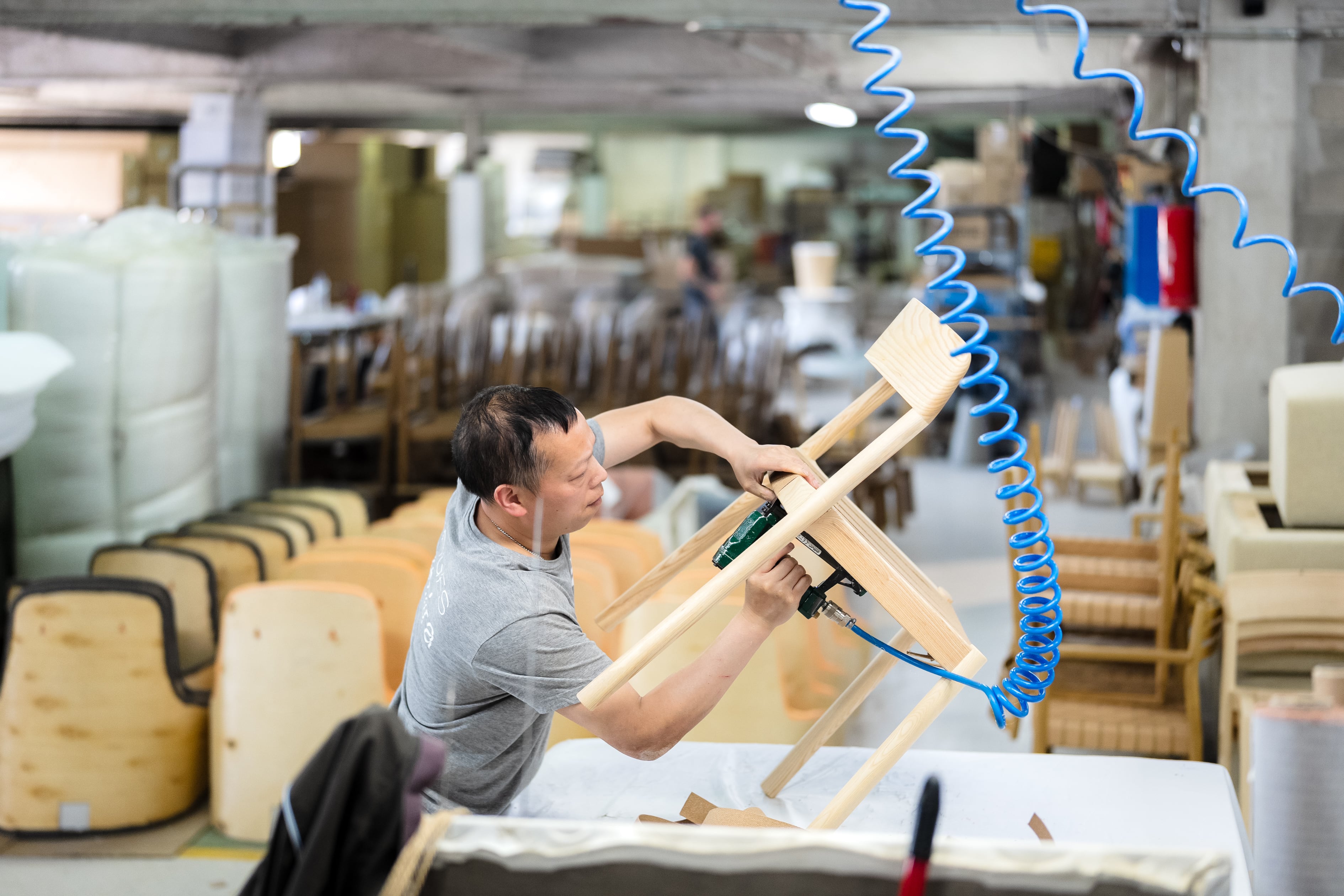 Sillería Vergés, el taller de Girona que transforma el mobiliario en diseño y se exhibe en Milán