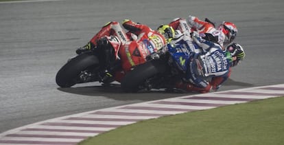 Dovizioso, Rossi e Iannone, en el GP de Qatar.