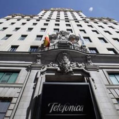 Telefónica España capta cerca de 70.000 clientes de fibra óptica hasta junio