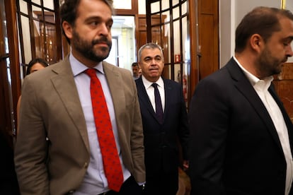 Santos Cerdán (en el centro), este jueves, en el Congreso.