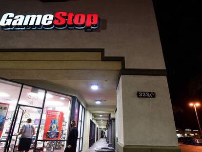 Firmas de Wall Street restringen las operaciones sobre Gamestop y otros valores en la diana