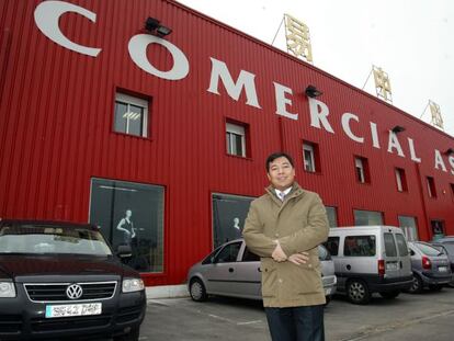 Mao Feng, propietario del Centro Comercial Asia, un almac&eacute;n de venta mayorista ubicado en Fuenlabrada, al sur de Madrid.