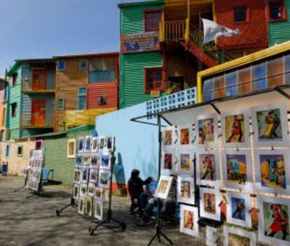 Puesto de artistas en la colorida calle de Caminito, en La Boca (Buenos Aires).