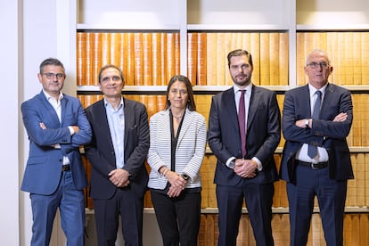 Rafael Sánchez Acera, consejero delegado de CERSA; Eusebio Martín, director general de Aquisgrán; Anna Álvarez, consejera delegada de Avalis de Catalunya; Federico García, Global Sales Director Financial Services en Experian y José Pedro Salcedo, presidente de CESGAR.
