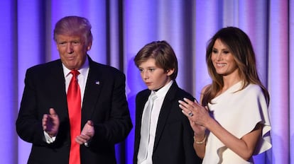 Donald, Melania y Barron Trump la noche del triunfo electoral del republicano.
