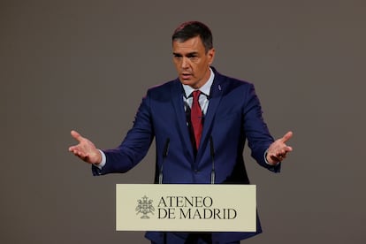 El presidente del Gobierno en funciones y líder socialista, Pedro Sánchez, en un desayuno en el Ateneo de Madrid este lunes.