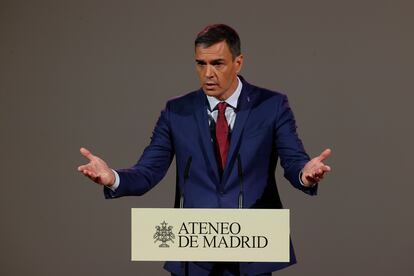 El presidente del Gobierno en funciones y líder socialista, Pedro Sánchez, en un desayuno en el Ateneo de Madrid este lunes.