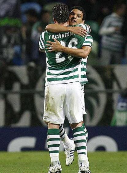 El jugador del Sporting celebra el gol de su equipo