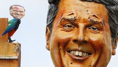 Renzi y Berlusconi, en sendas figuras del carnaval de Viareggio.