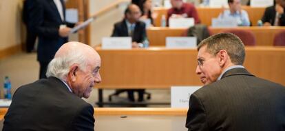 Francisco Gonz&aacute;lez, presidente de BBVA, junto a Jan W. Rivkin, profesor de estrategia en Harvard Business School.